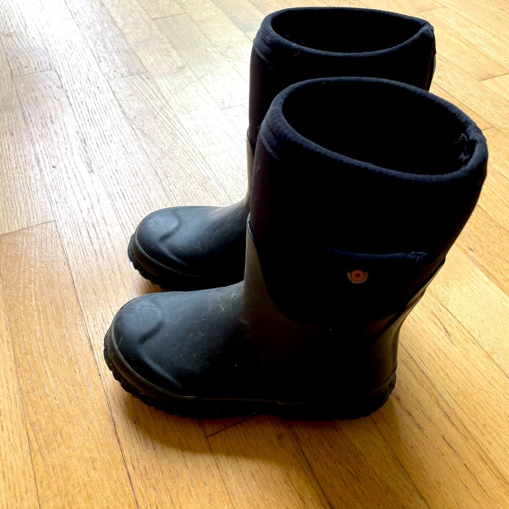 Gently used bogs.